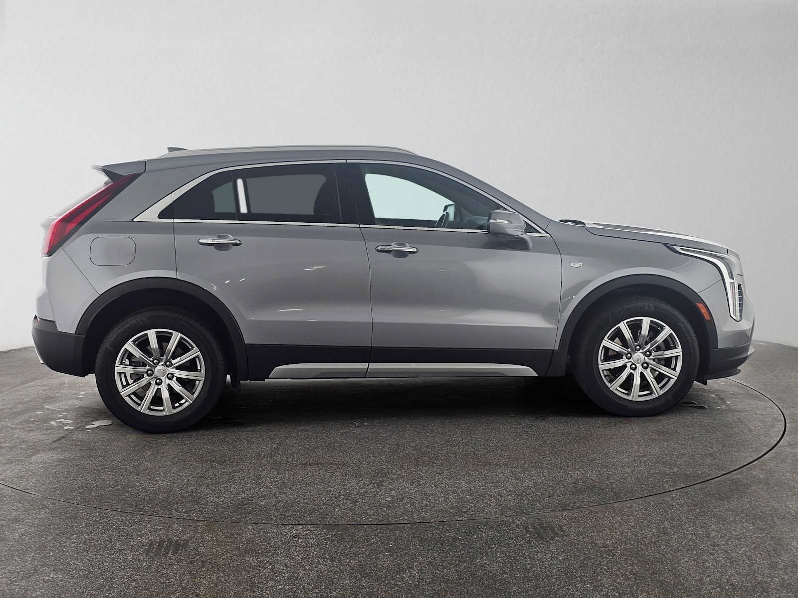 Used 2023 Cadillac XT4 Premium Luxury FWD image 2