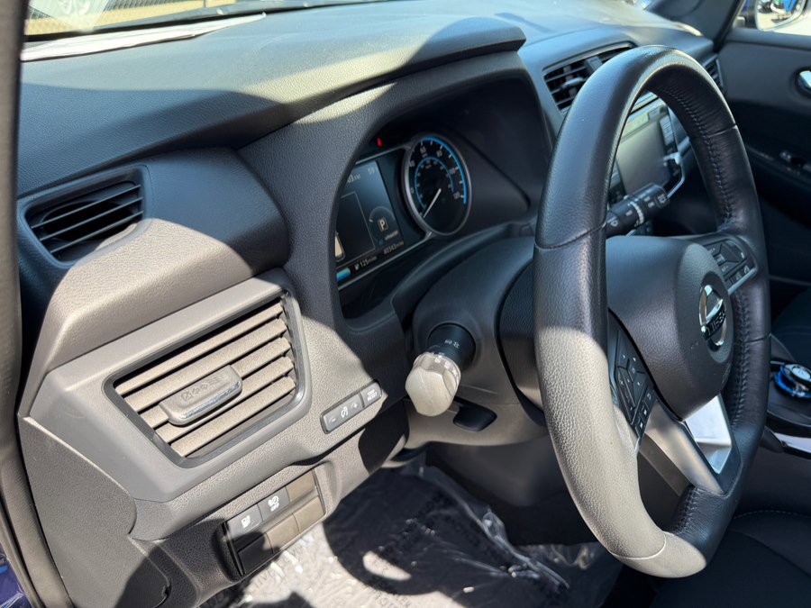 Used 2018 Nissan Leaf SV w/ Protection Package FWD image 11