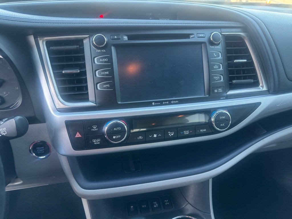Used 2018 Toyota Highlander SE image 12