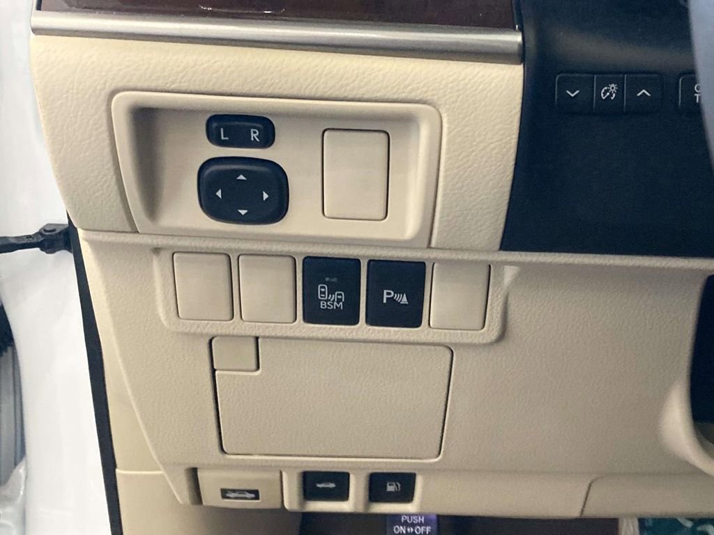 Used 2014 Lexus ES 350 350 w/ Luxury Package image 19