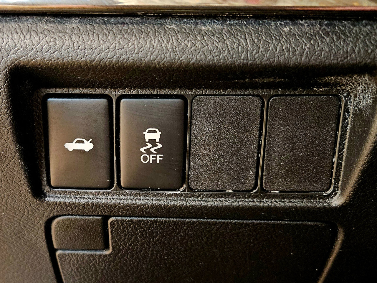 Used 2013 Toyota Avalon XLE Premium image 32