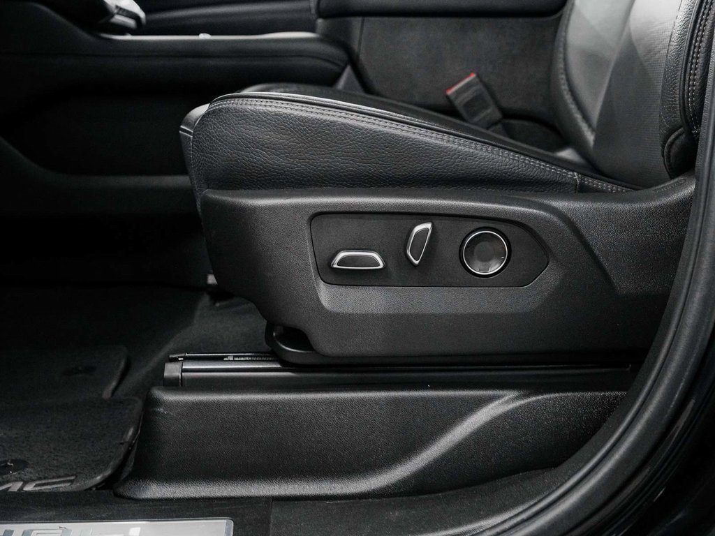 Used 2025 GMC Yukon XL Denali image 27