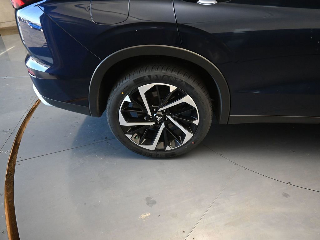 Used 2024 Mitsubishi Outlander AWD image 22