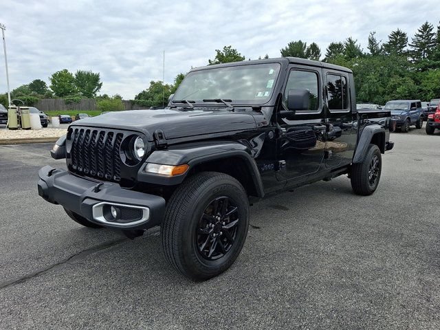 Certified 2023 Jeep Gladiator Sport AWD/4WD image 3