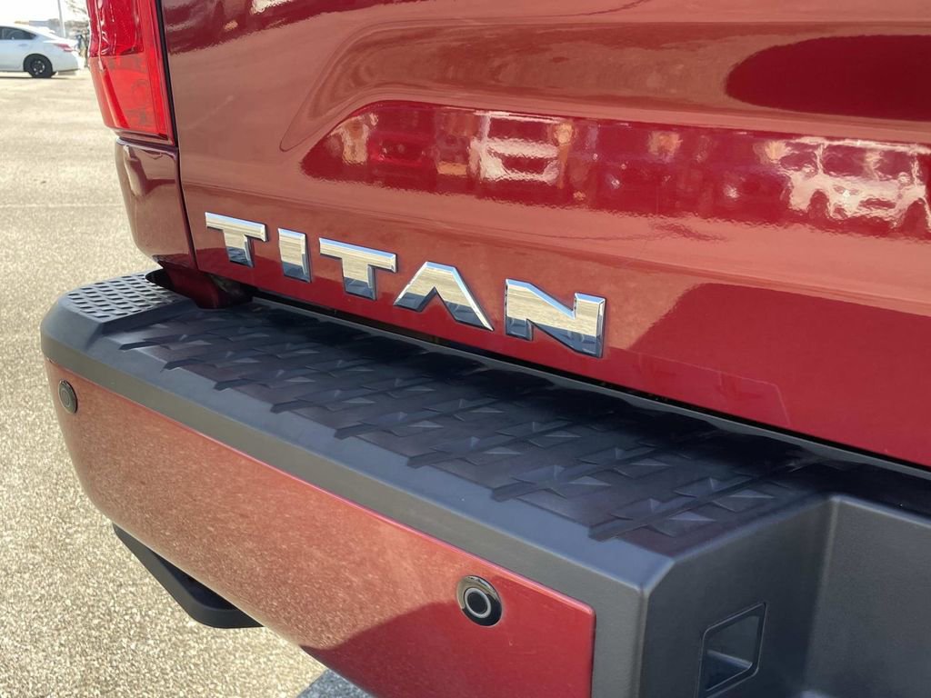 Used 2018 Nissan Titan PRO-4X w/ Pro-4x Convenience Package image 7