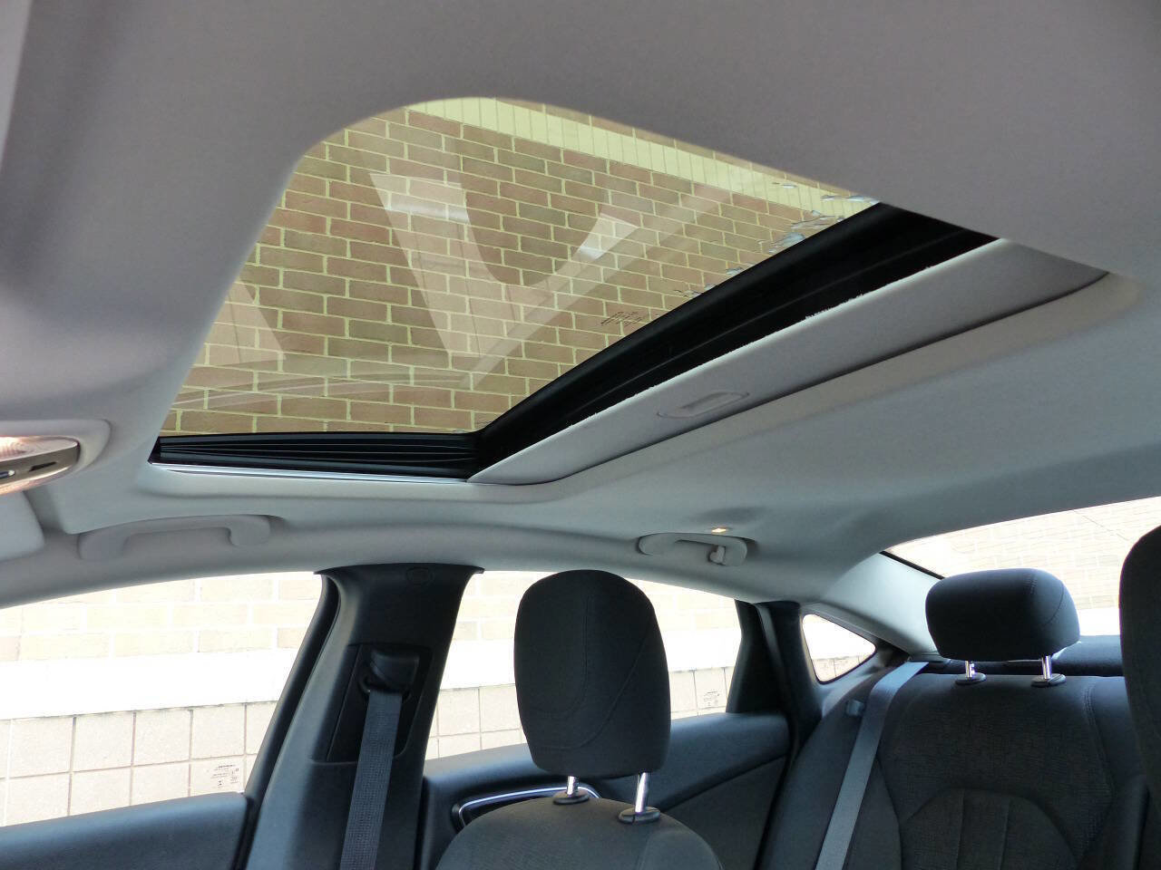 Used 2016 Chrysler 200 Limited w/ Convenience Group image 32