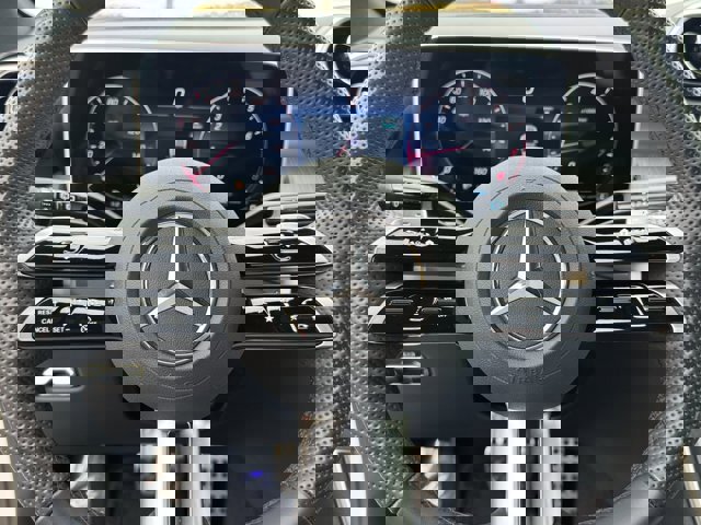 Used 2025 Mercedes-Benz GLC 300 4MATIC image 24