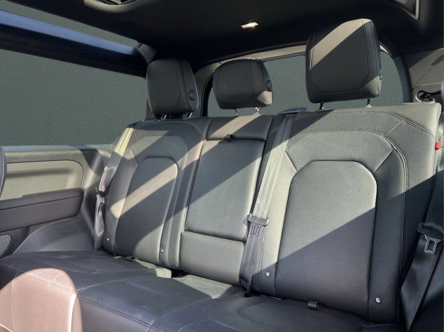 Used 2024 Land Rover Defender 90 X-Dynamic SE image 16