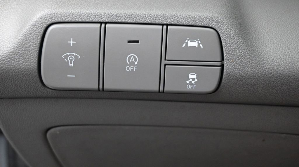 Used 2021 Hyundai Elantra SE FWD image 26