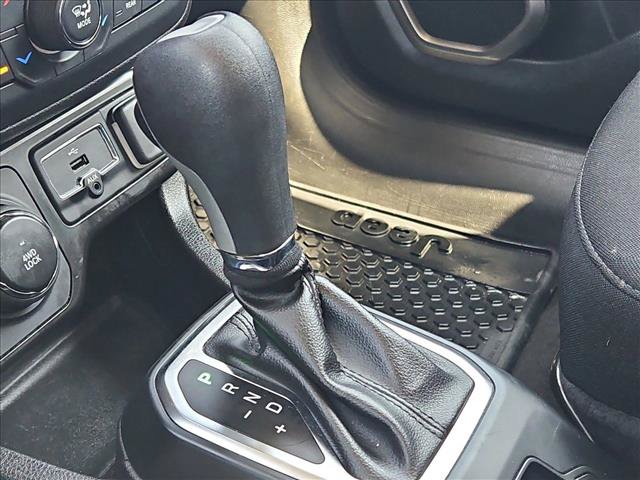 Used 2023 Jeep Renegade Latitude AWD/4WD image 12