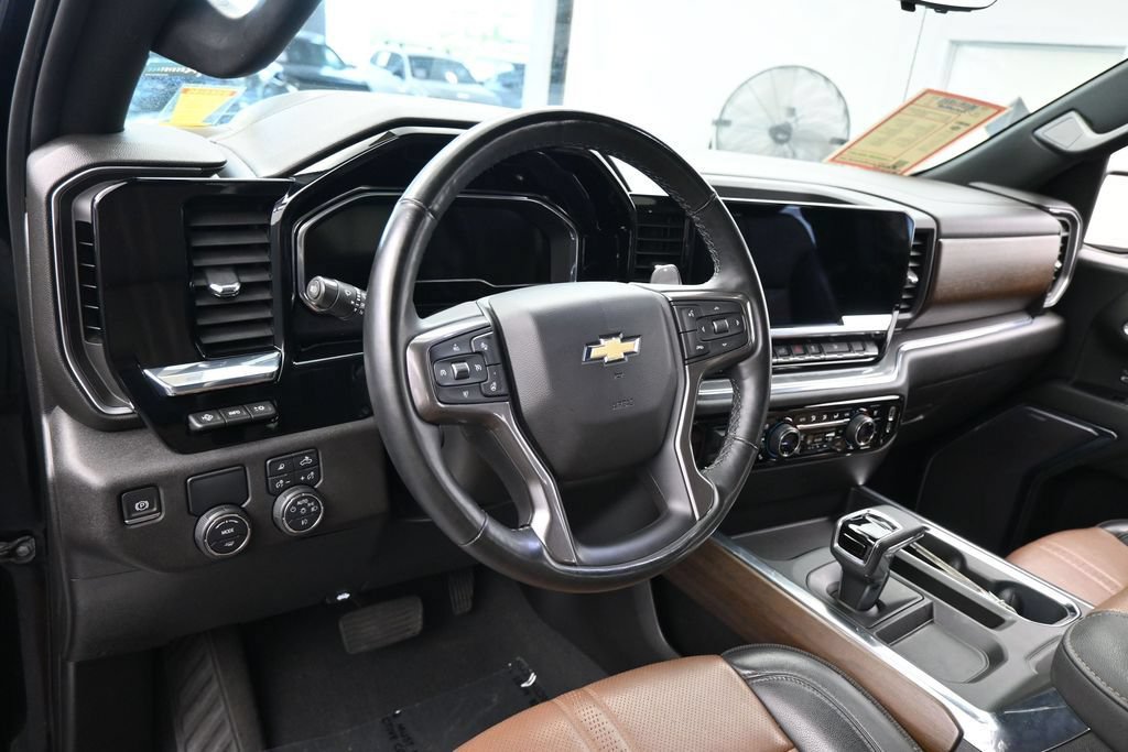 Used 2024 Chevrolet Silverado 1500 High Country w/ Technology Package RWD image 11