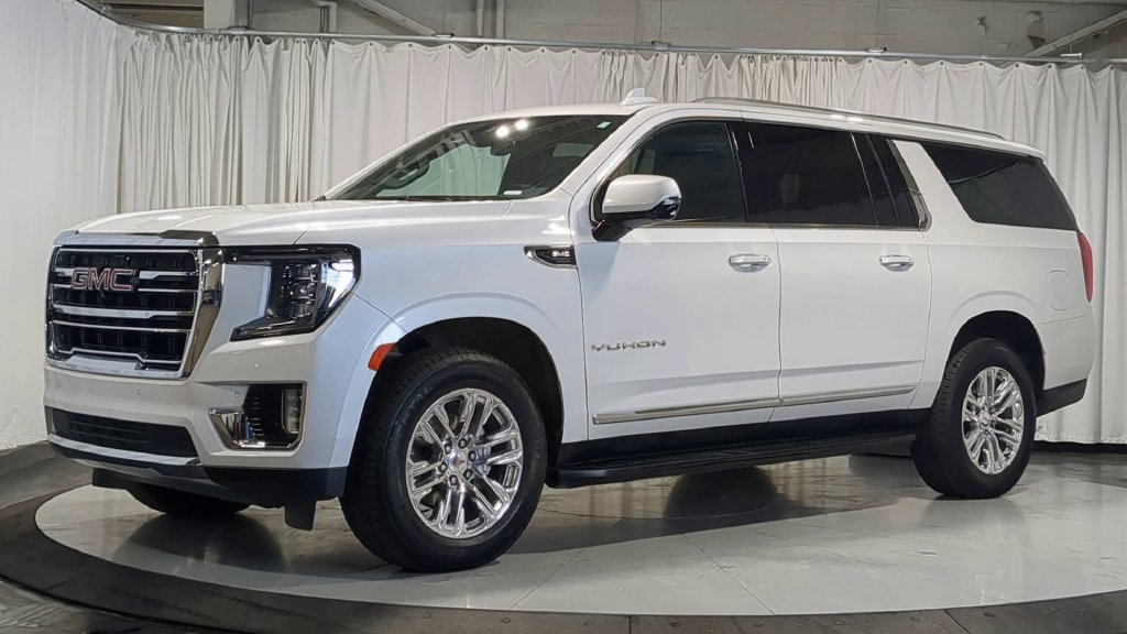 Used 2024 GMC Yukon XL SLT w/ SLT Luxury Package AWD/4WD image 4