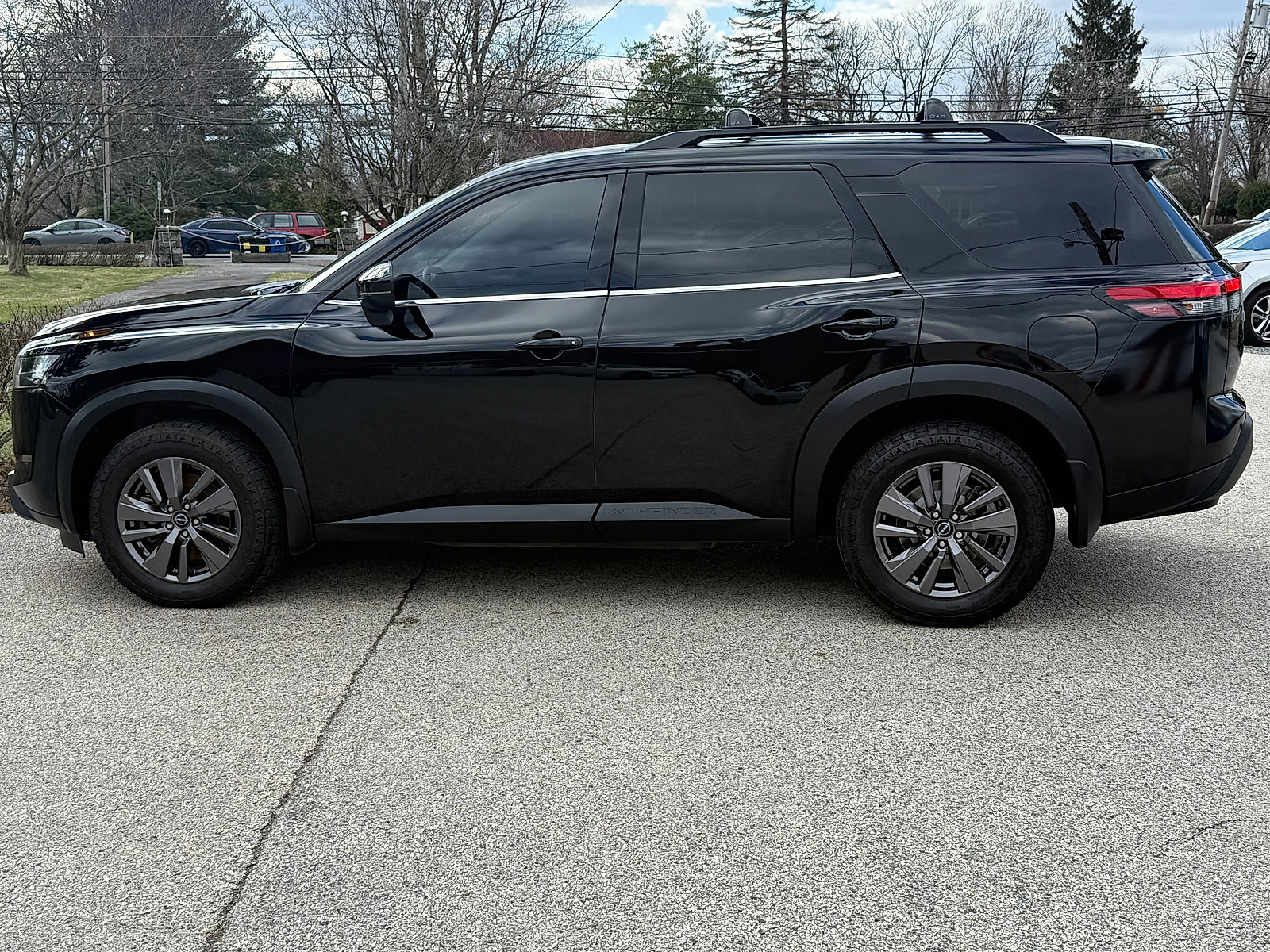 Used 2023 Nissan Pathfinder SV AWD/4WD image 7