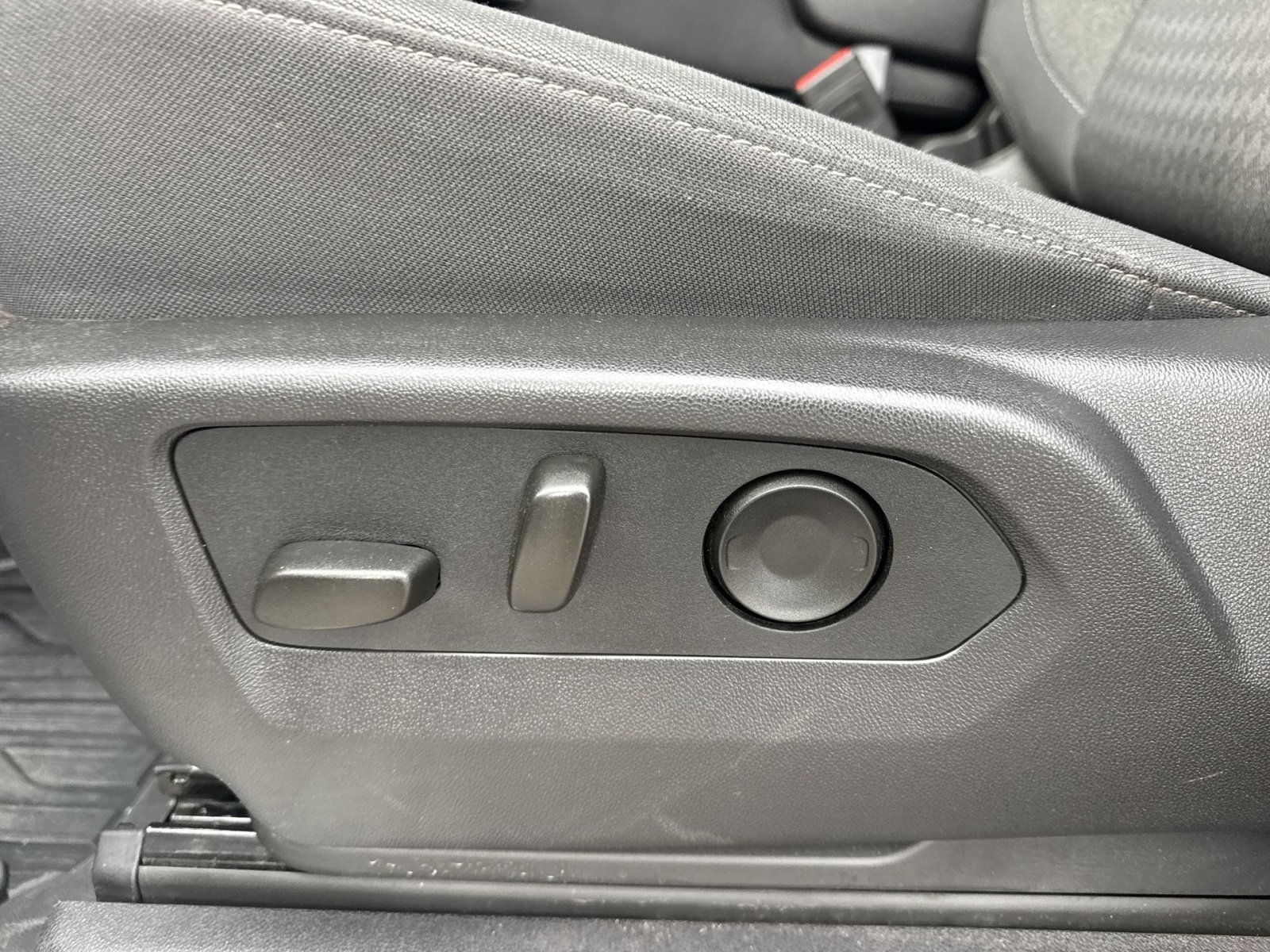 Used 2025 GMC Sierra 3500 SLE w/ SLE Value Package image 19