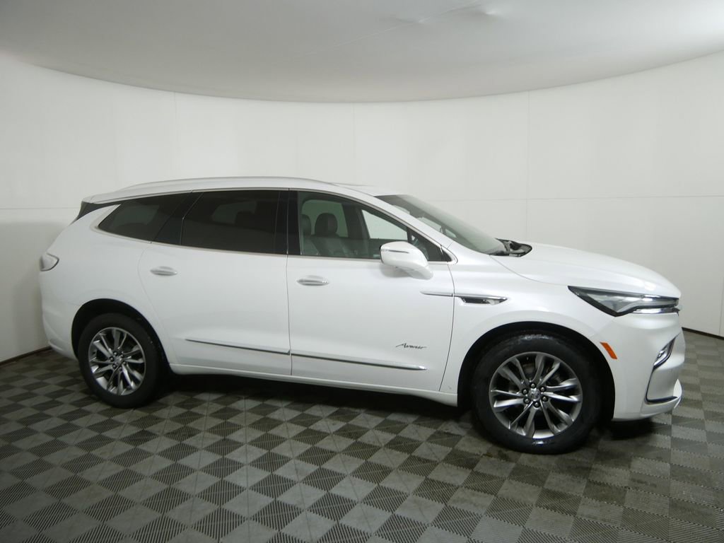 Used 2024 Buick Enclave Avenir w/ Avenir Technology Package image 2