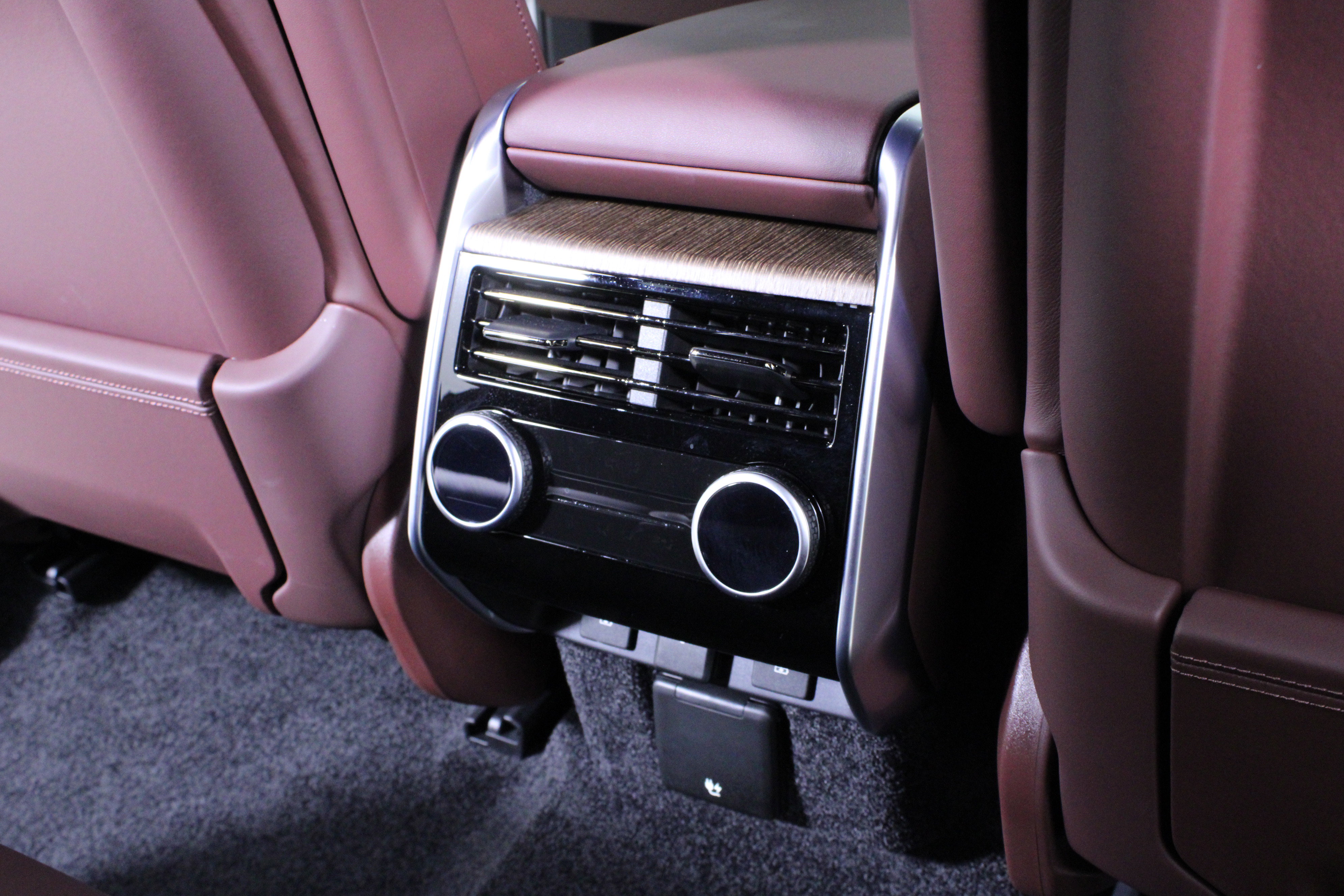 Used 2024 Land Rover Range Rover SE image 16