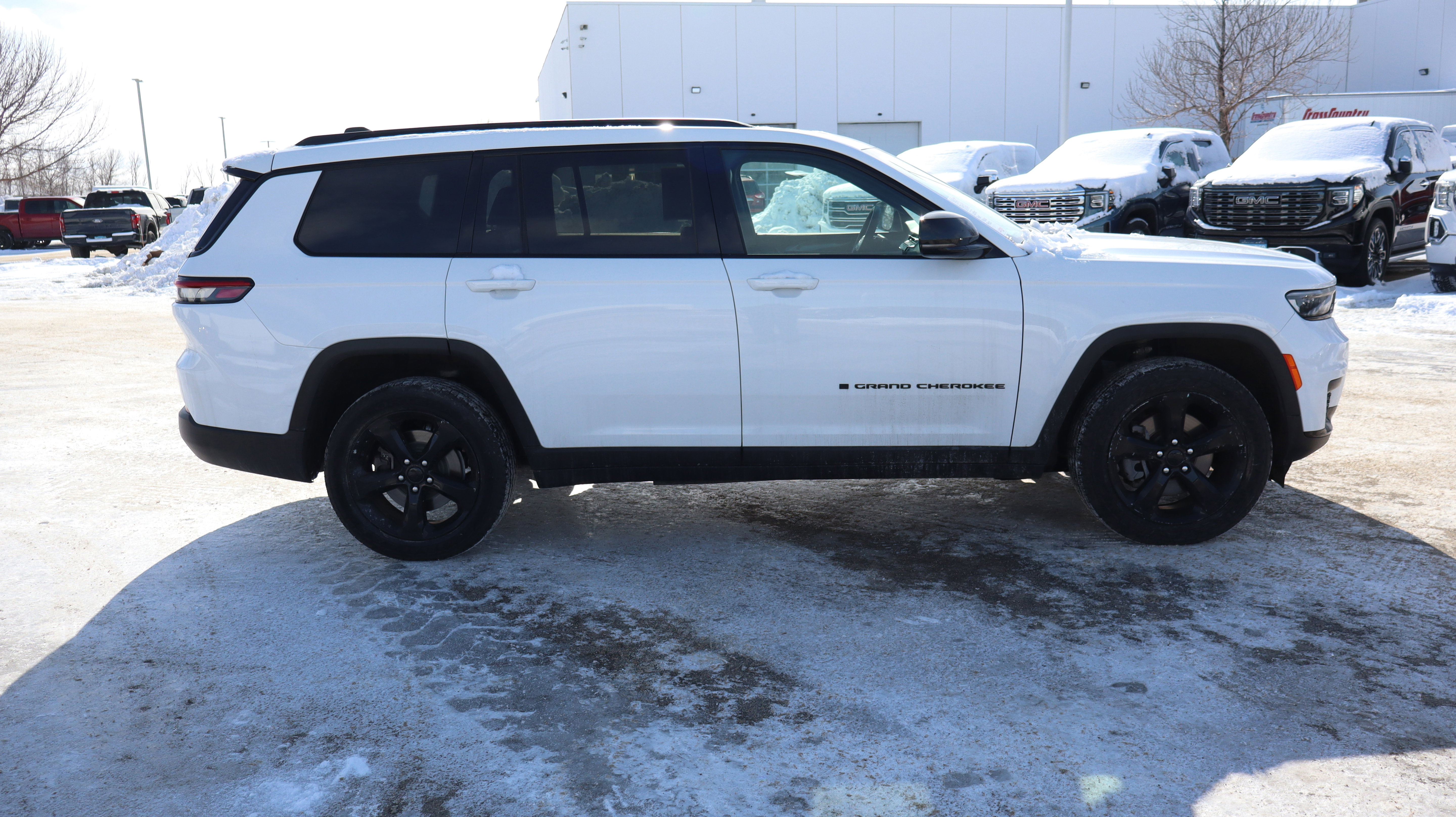 Used 2022 Jeep Grand Cherokee L Laredo image 8