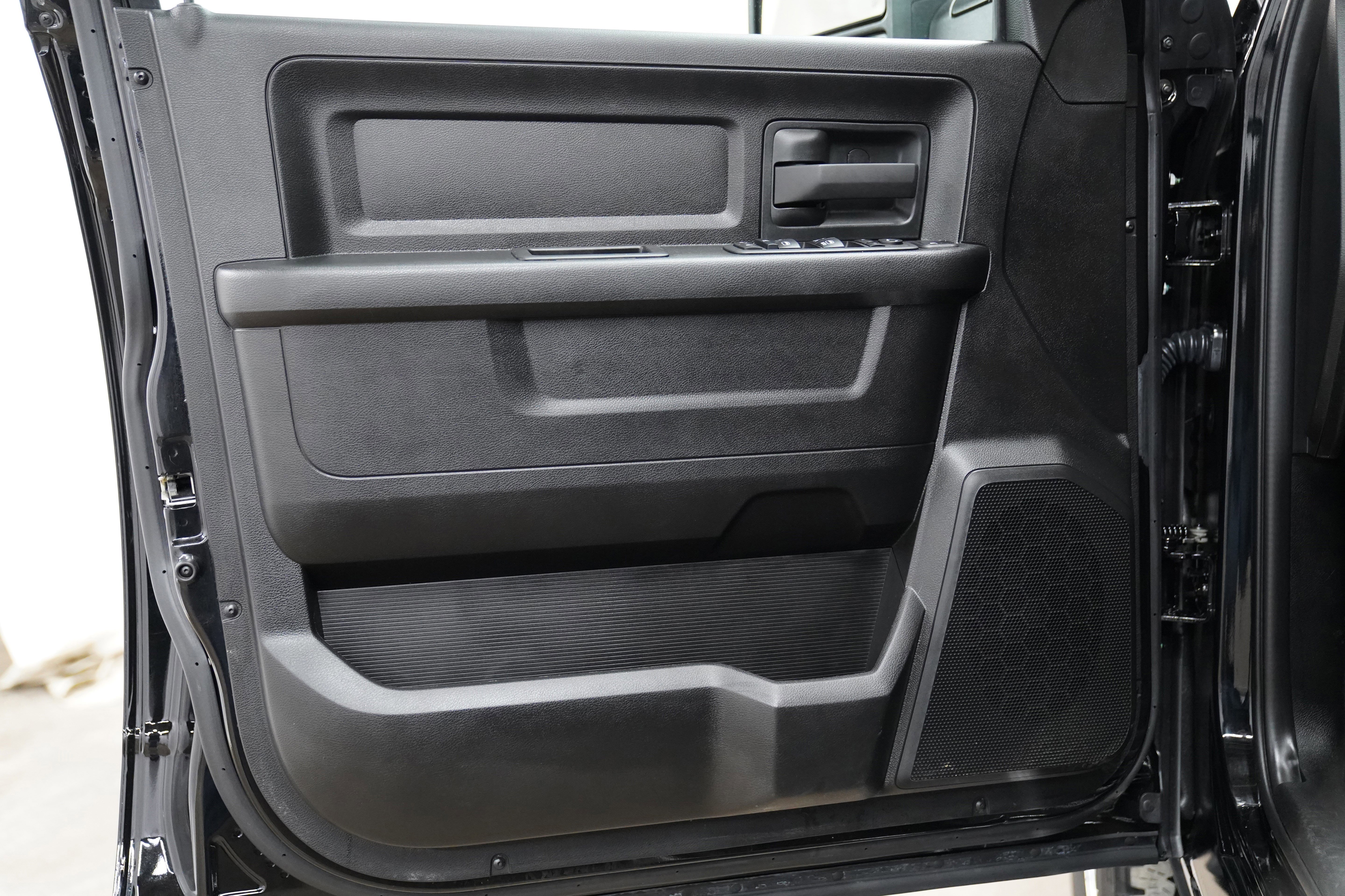 Used 2024 RAM 3500 Tradesman w/ Chrome Appearance Group image 16