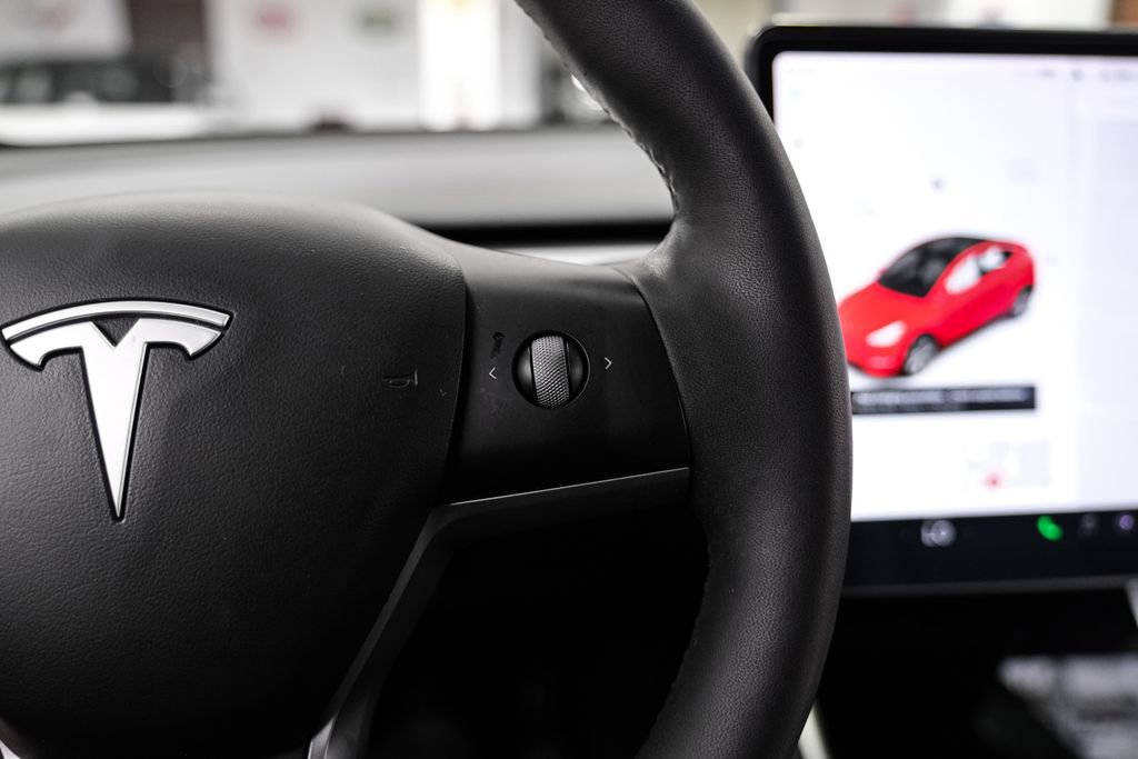 Used 2021 Tesla Model Y Long Range AWD/4WD image 19