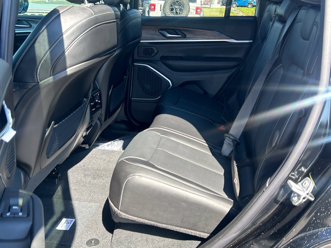 New 2027 Jeep Grand Cherokee Limited AWD/4WD image 10