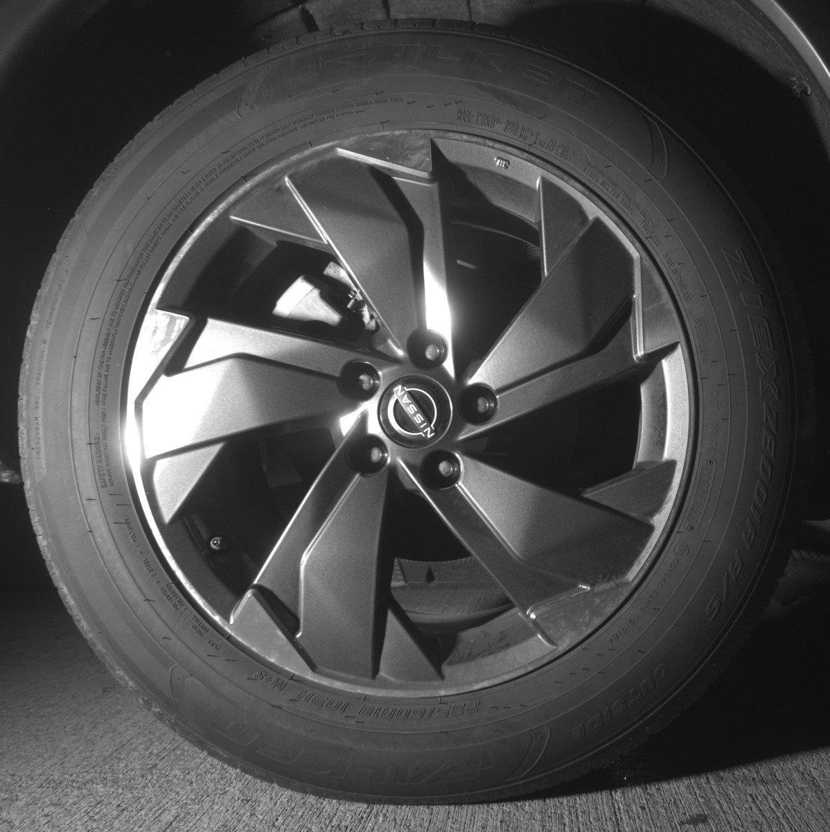 Used 2025 Nissan Rogue SV FWD image 15