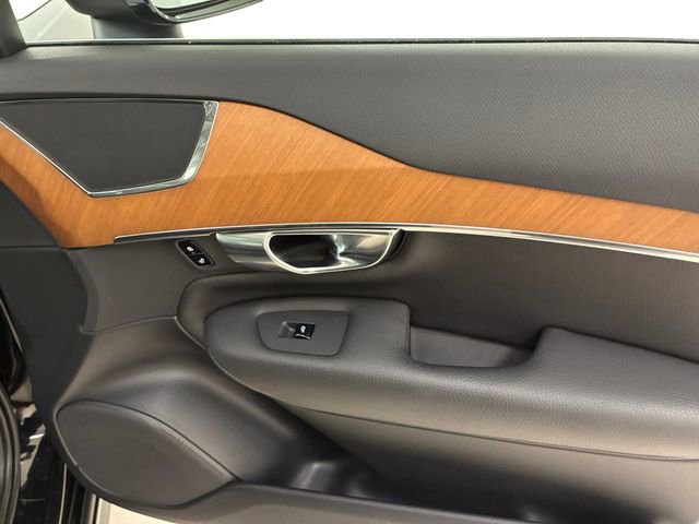 Used 2022 Volvo XC90 T5 Momentum image 15