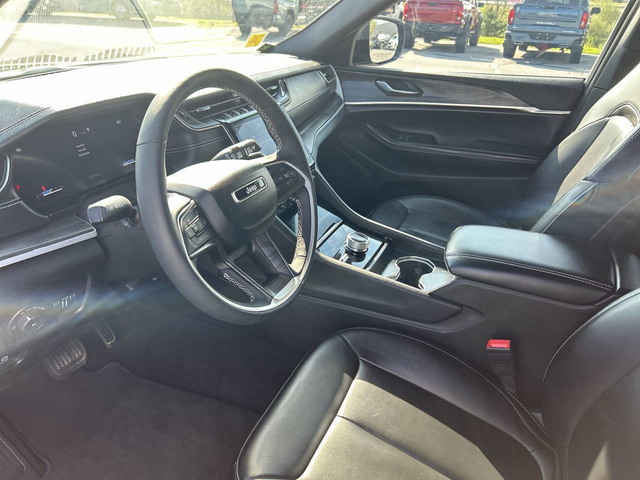Used 2024 Jeep Grand Cherokee L Limited AWD/4WD image 24
