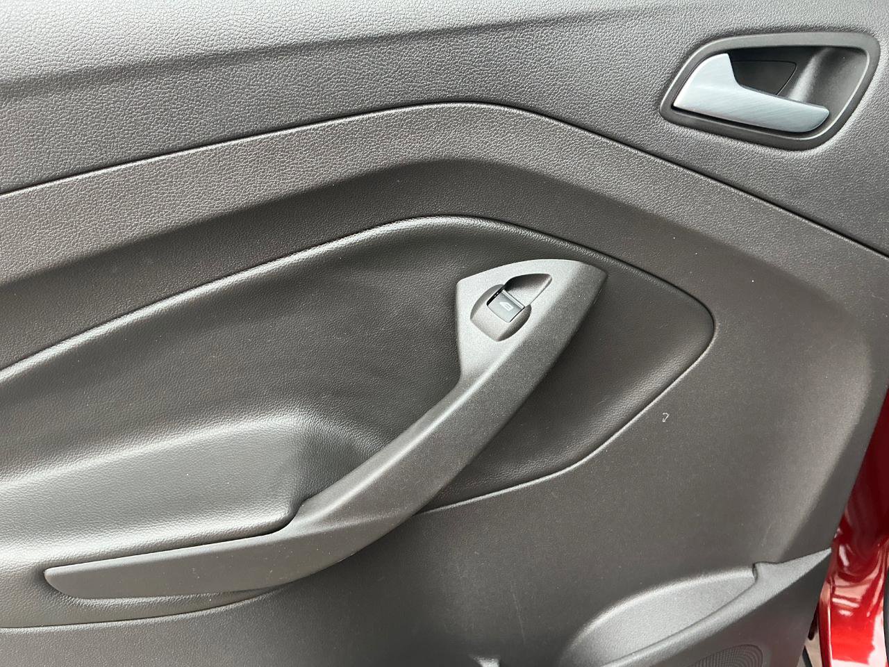 Used 2015 Ford Escape SE FWD image 15