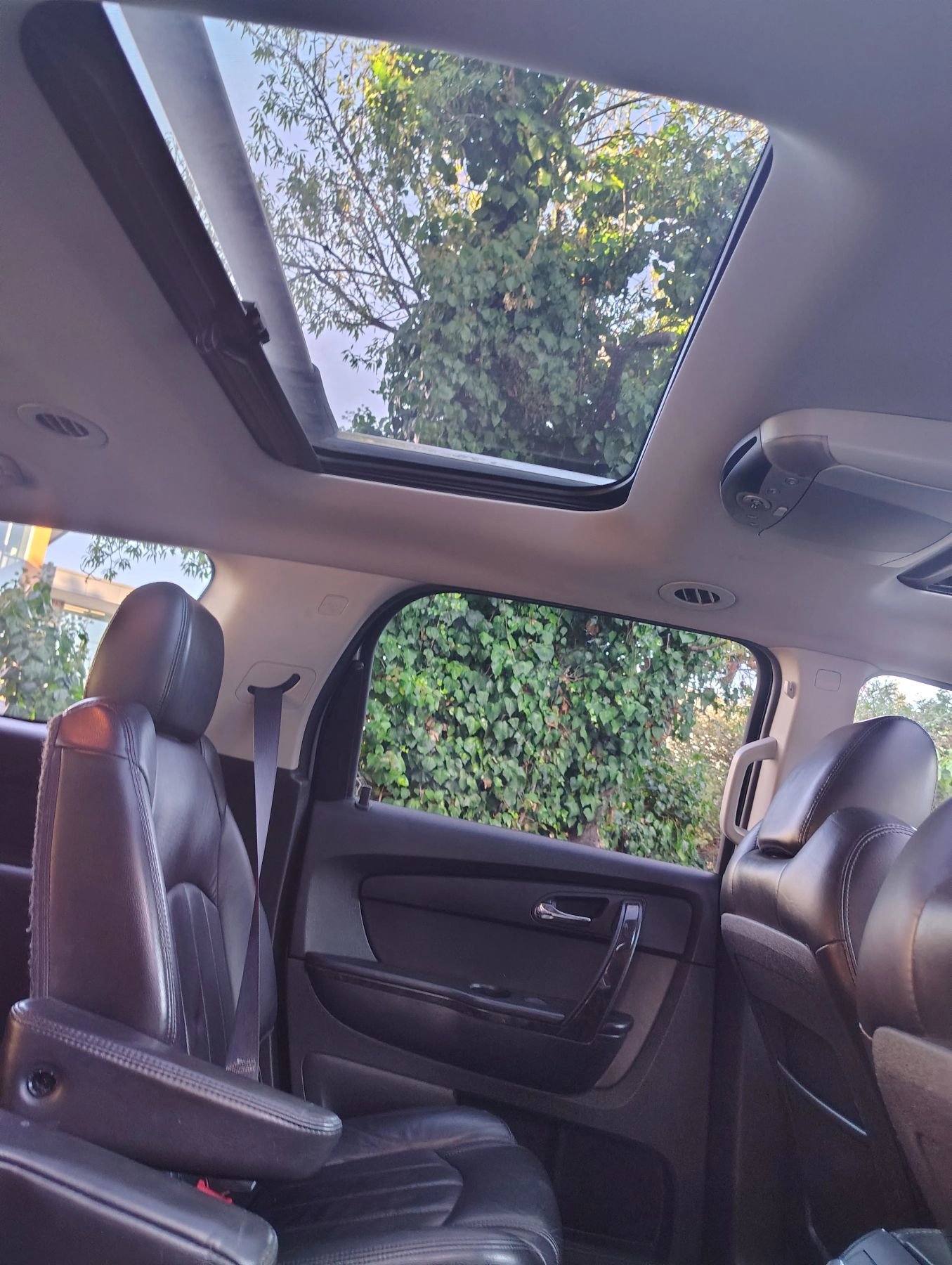 Used 2012 GMC Acadia Denali image 24