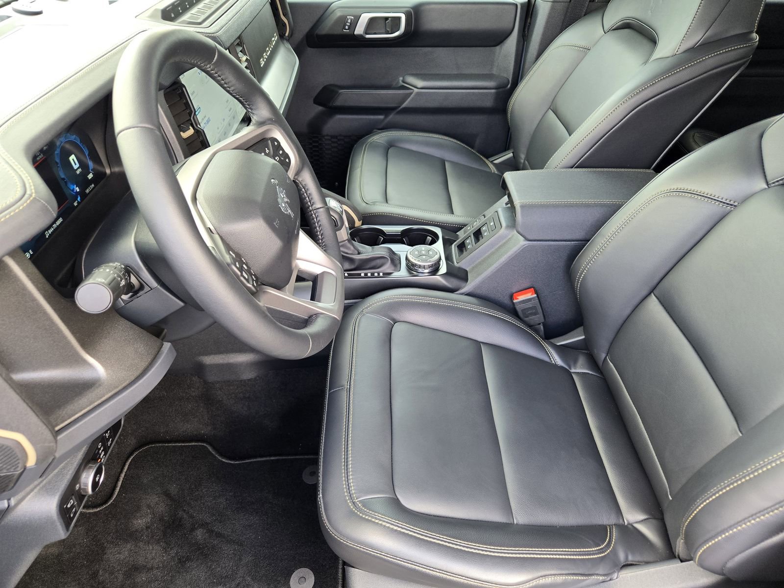 Used 2025 Ford Bronco Badlands AWD/4WD image 13