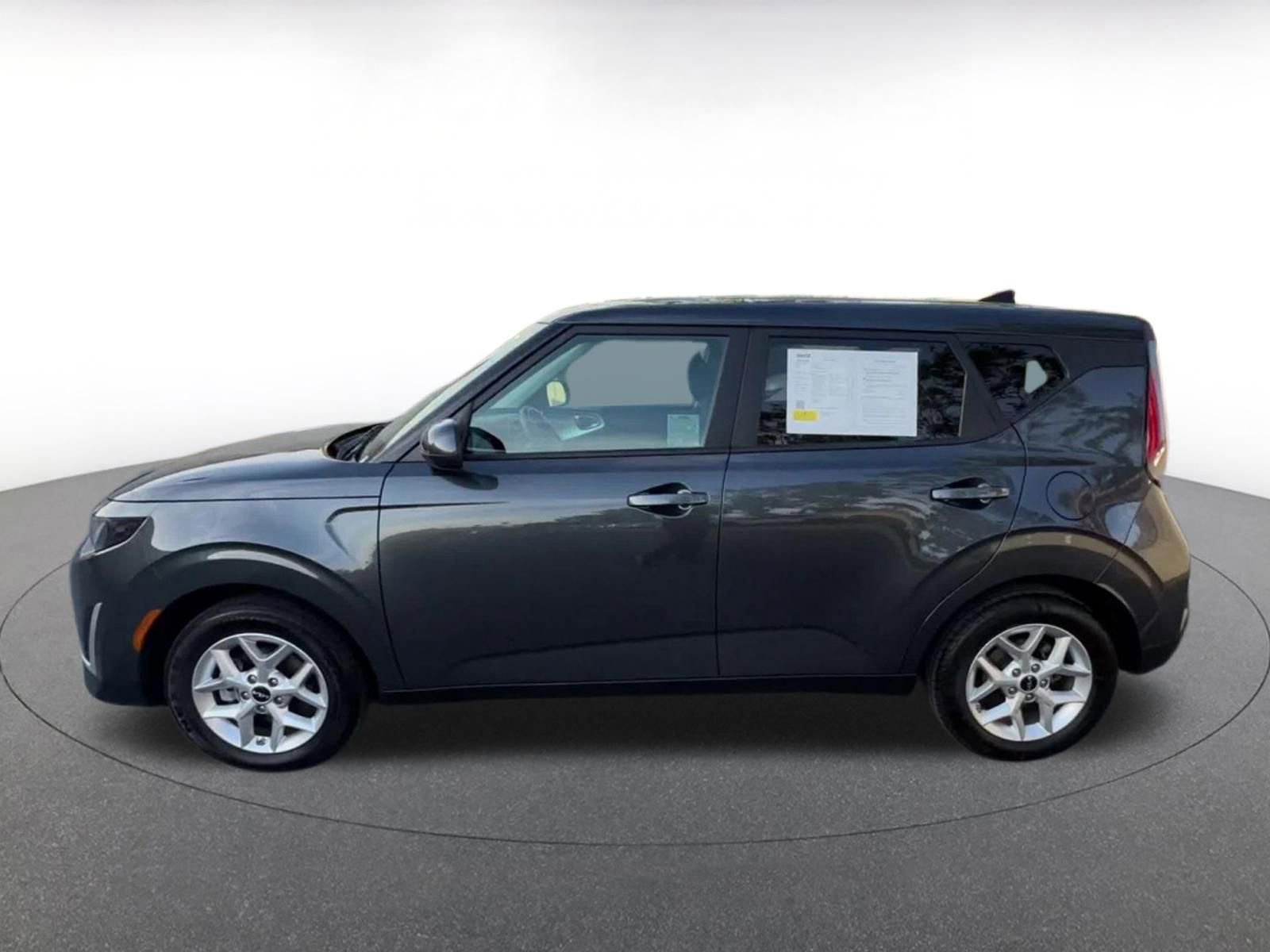 Used 2025 Kia Soul LX w/ LX Technology Package image 9