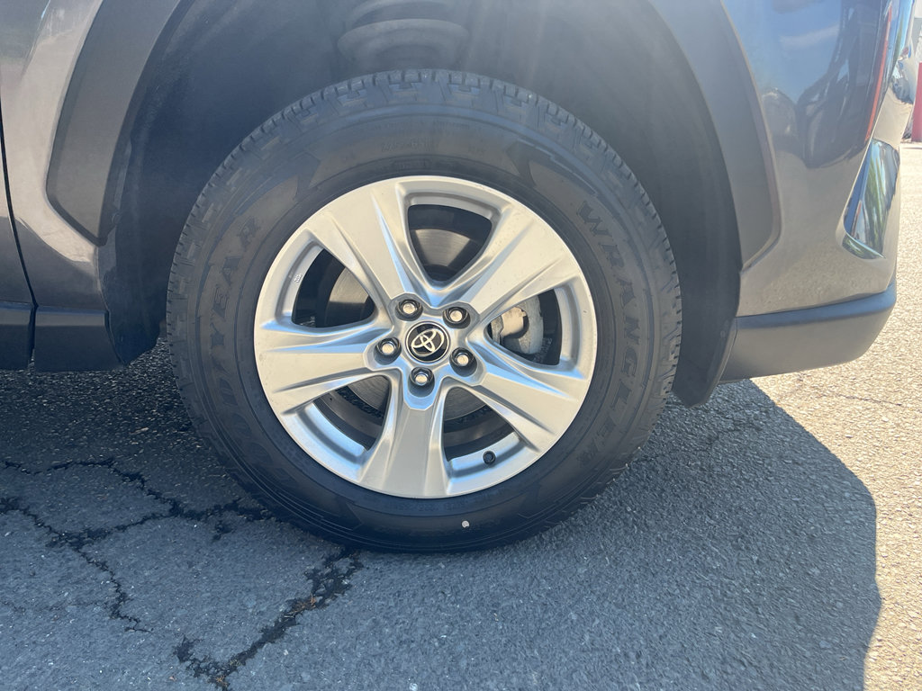 Used 2021 Toyota RAV4 XLE w/ Convenience Package AWD/4WD image 17