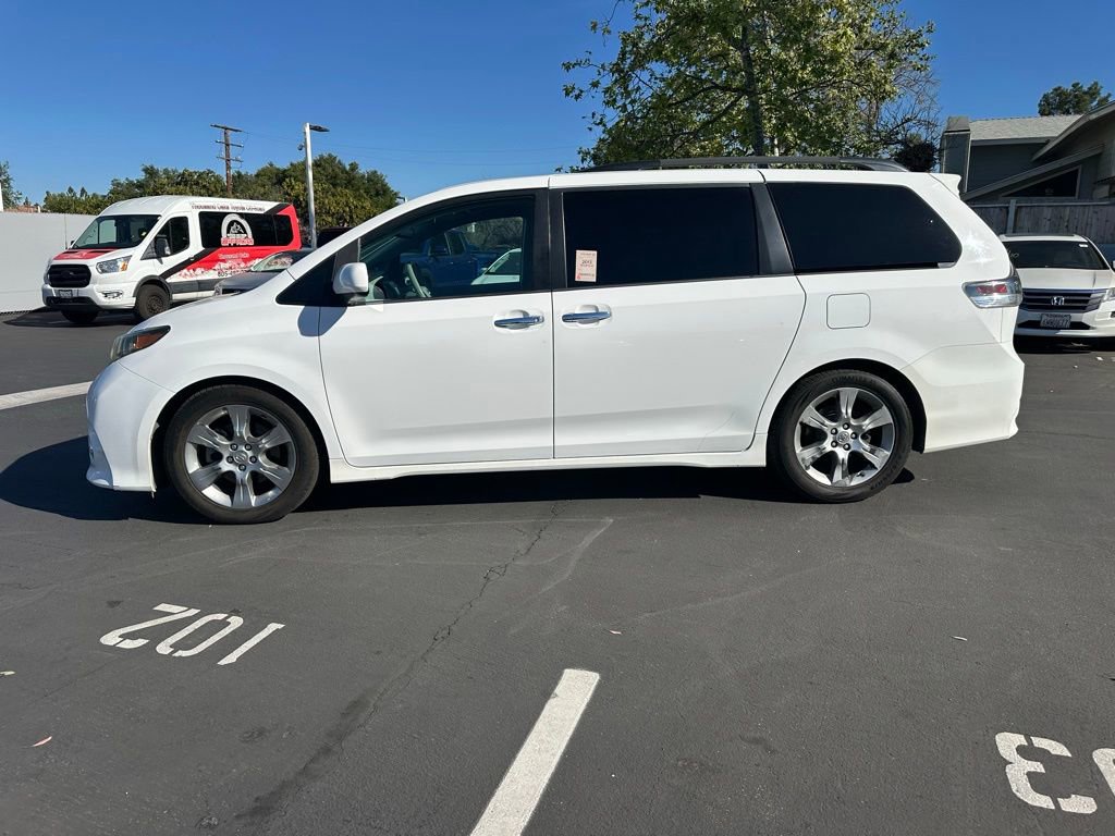 Used 2013 Toyota Sienna SE image 2