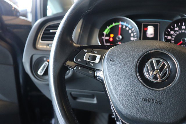 Used 2016 Volkswagen e-Golf SEL Premium image 33