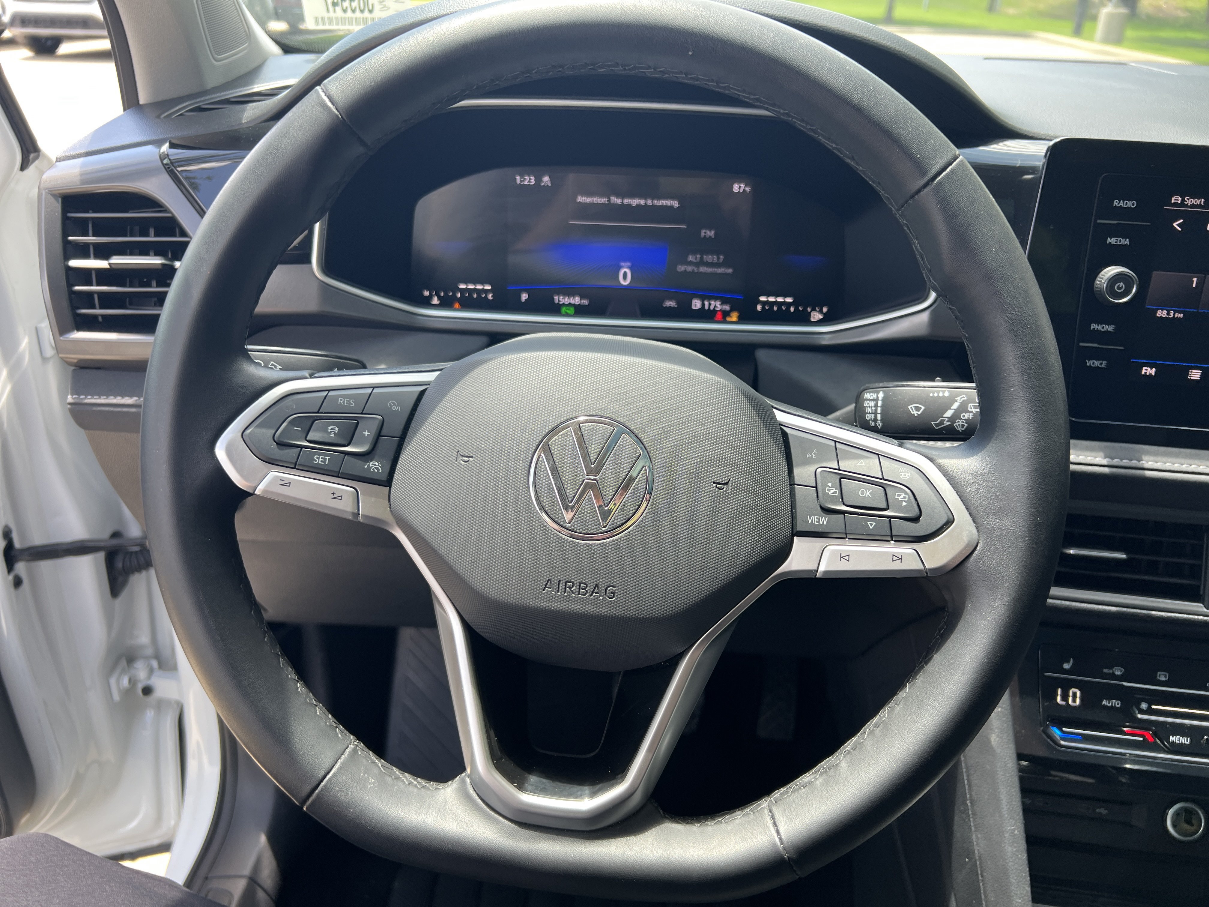 Certified 2025 Volkswagen Taos SE AWD/4WD image 16