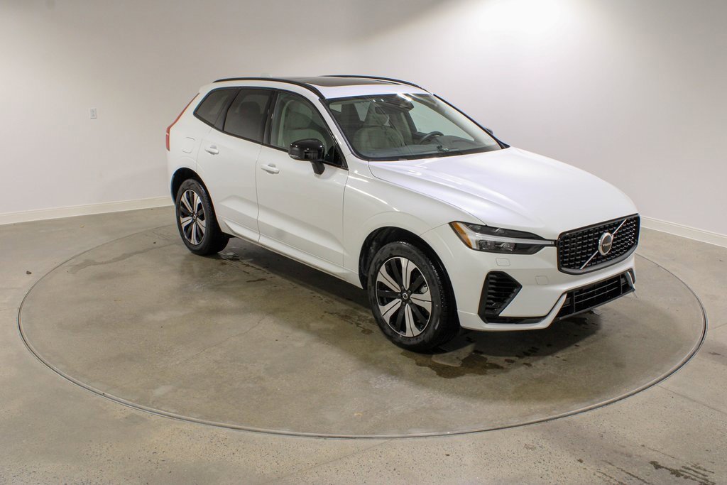 Used 2025 Volvo XC60 T8 Core w/ Climate Package image 7