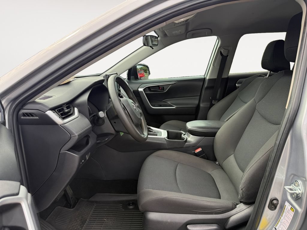 Used 2022 Toyota RAV4 LE FWD image 9