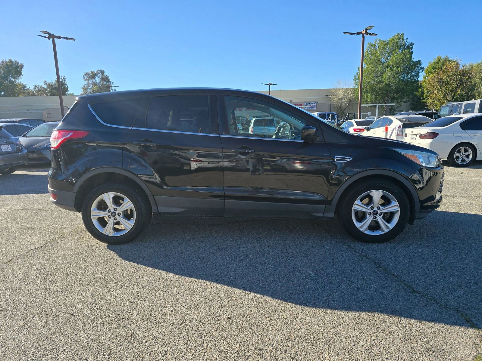 Used 2015 Ford Escape SE image 4