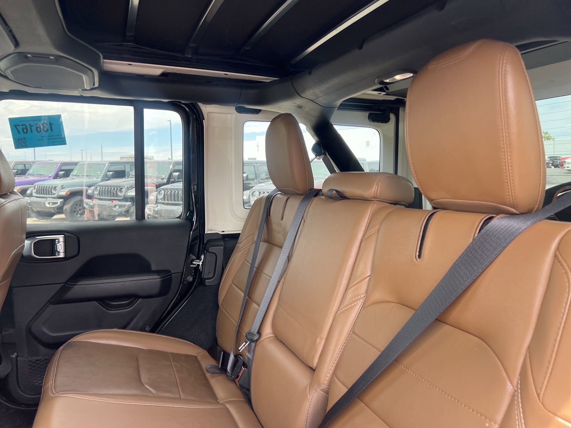 Used 2022 Jeep Wrangler Unlimited Sahara w/ Cold Weather Group AWD/4WD image 24