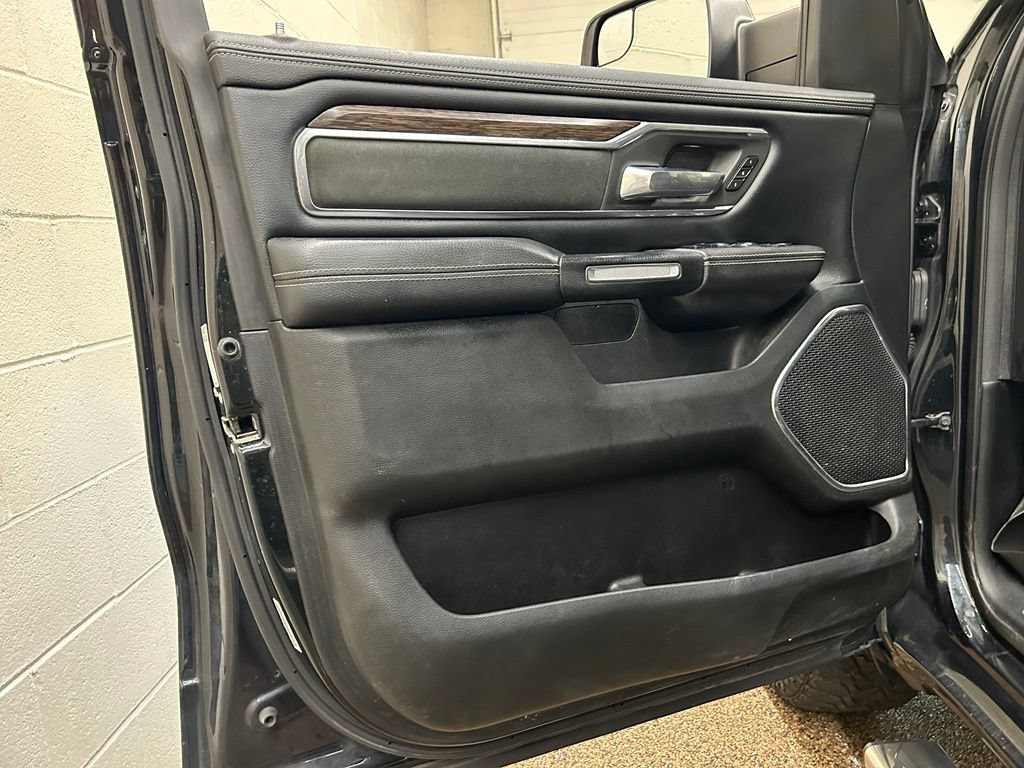 Used 2019 RAM 1500 Laramie AWD/4WD image 13