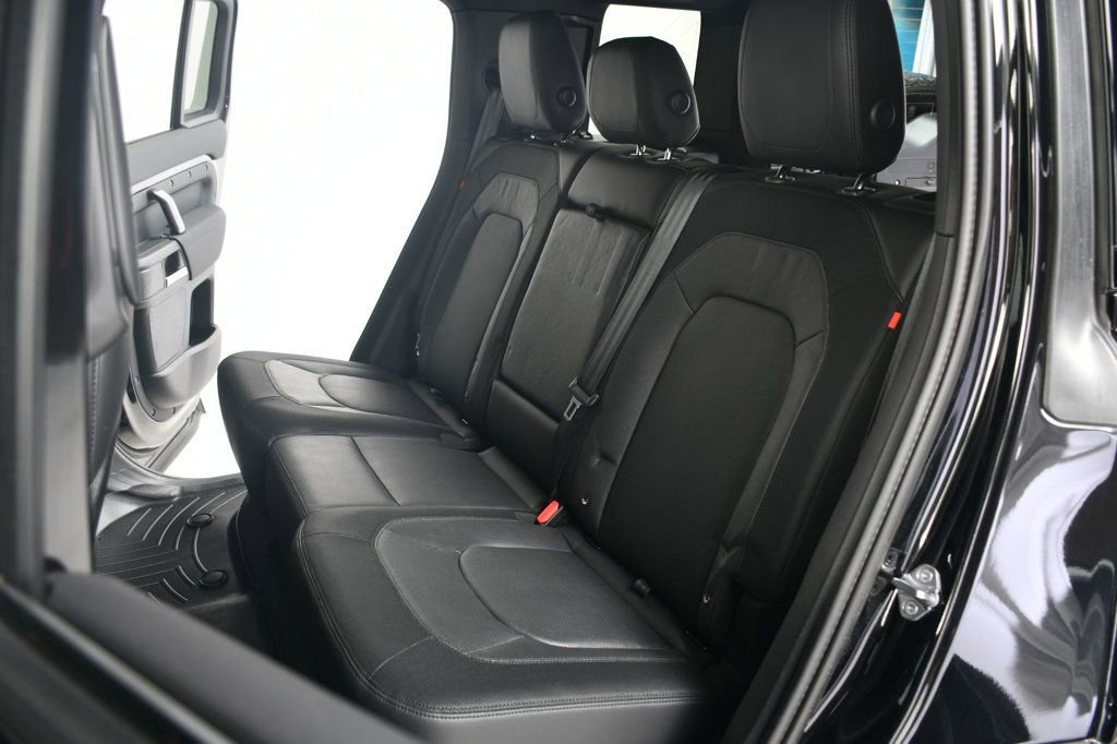 Used 2023 Land Rover Defender 110 X-Dynamic SE image 34