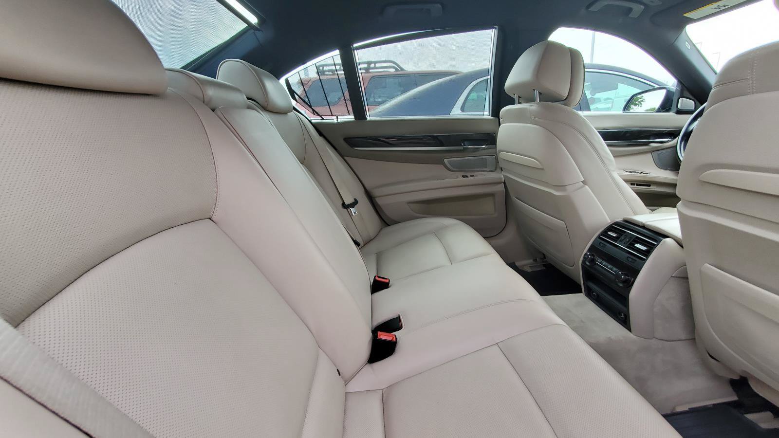 Used 2013 BMW 750i RWD image 6