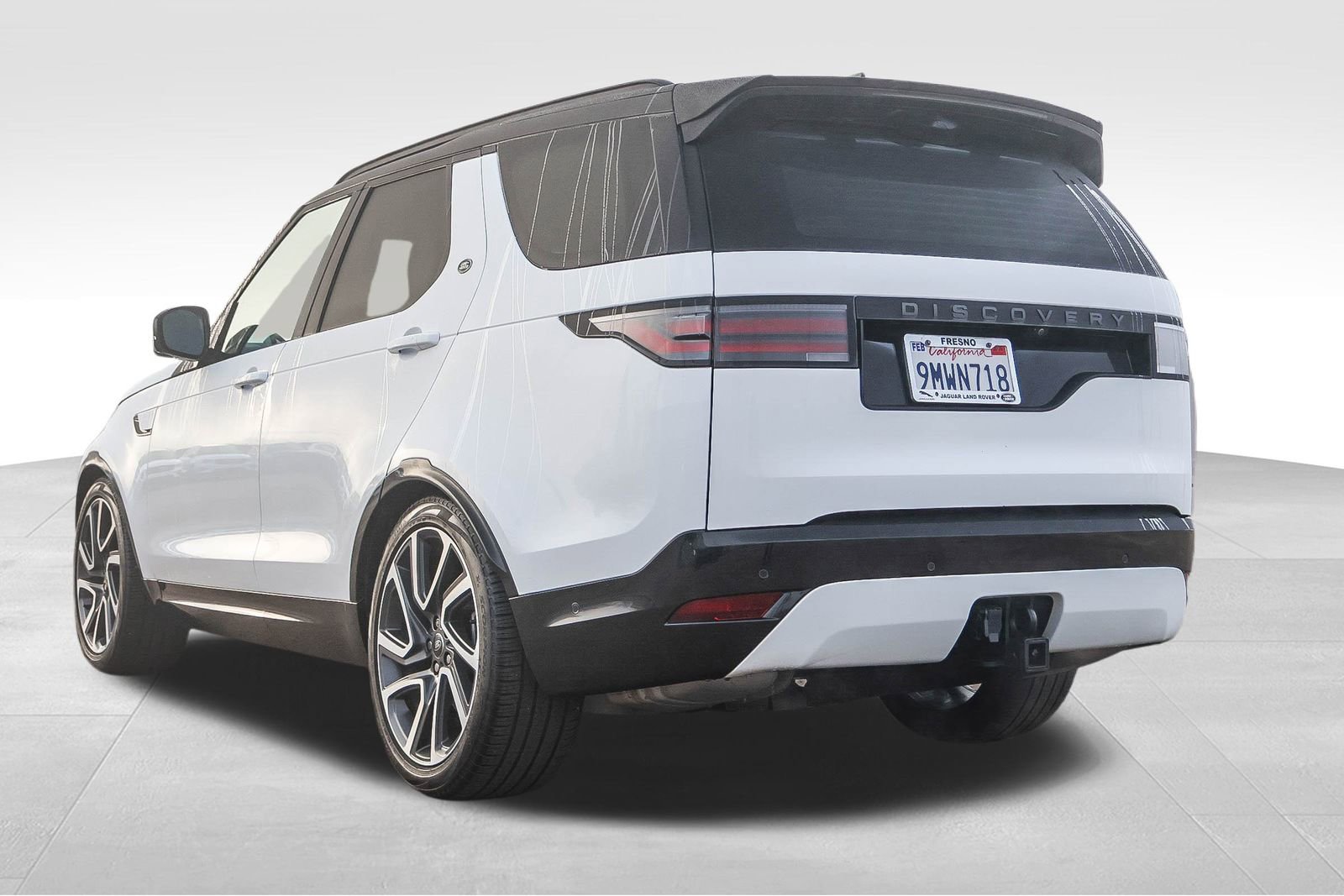 Used 2024 Land Rover Discovery Dynamic SE image 6