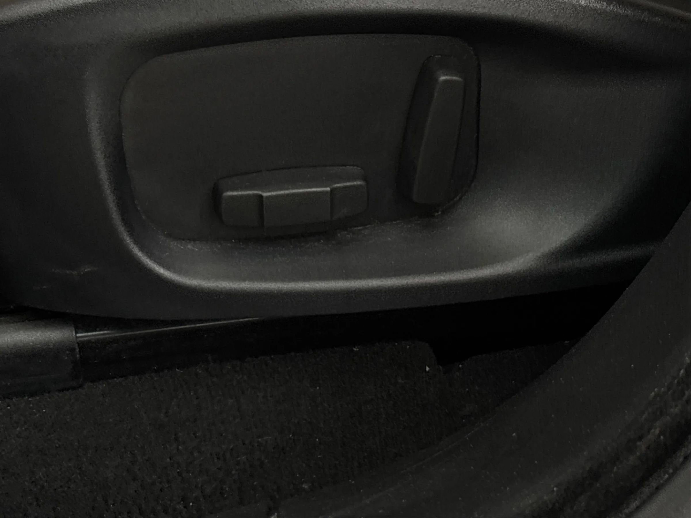 Used 2018 Jaguar F-PACE Premium image 23