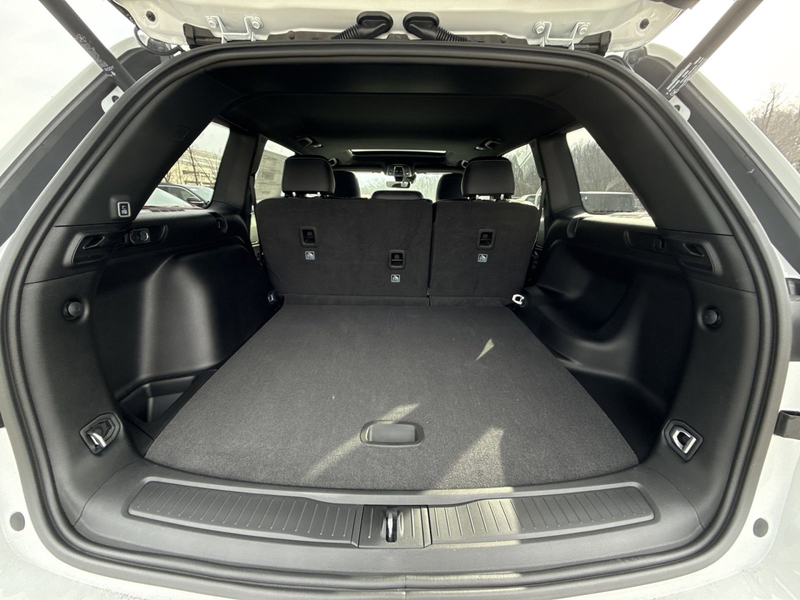 New 2025 Jeep Grand Cherokee Altitude image 22