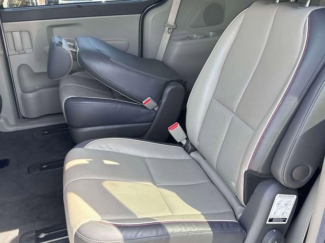 Used 2017 Kia Sedona LX w/ LX Essentials Premium Package image 17