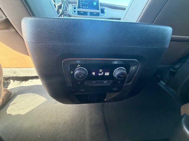 Used 2022 Chevrolet Tahoe High Country RWD image 14