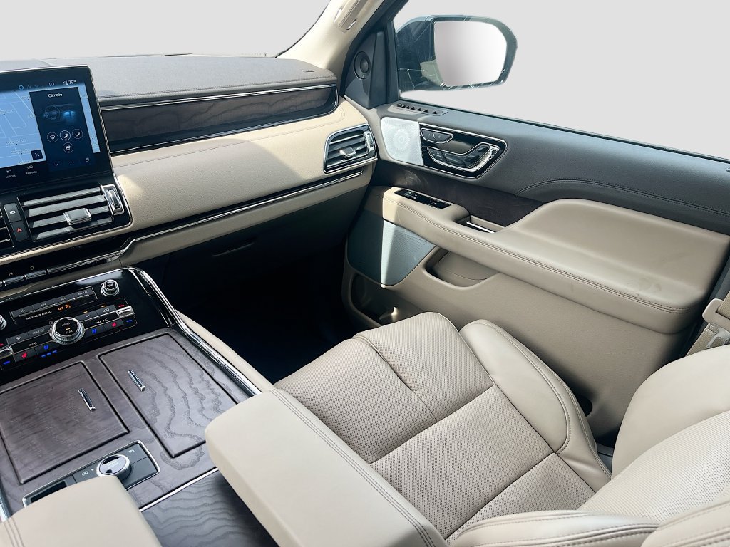 Used 2024 Lincoln Navigator Reserve AWD/4WD image 25