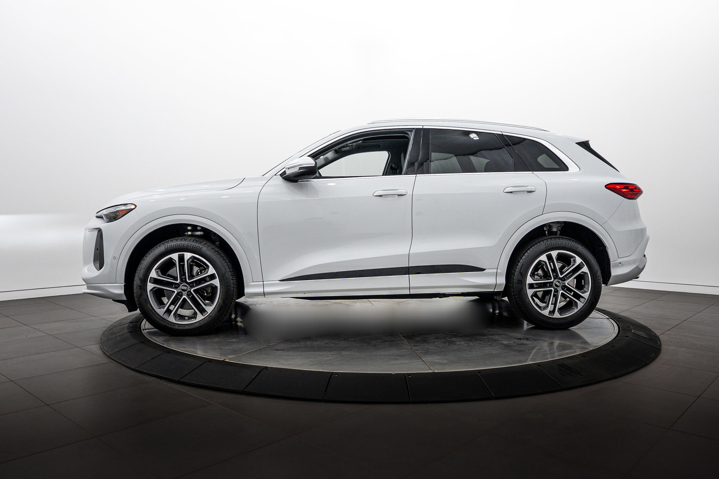 Used 2025 Audi Q5 Premium Plus w/ Premium Plus AWD/4WD image 6