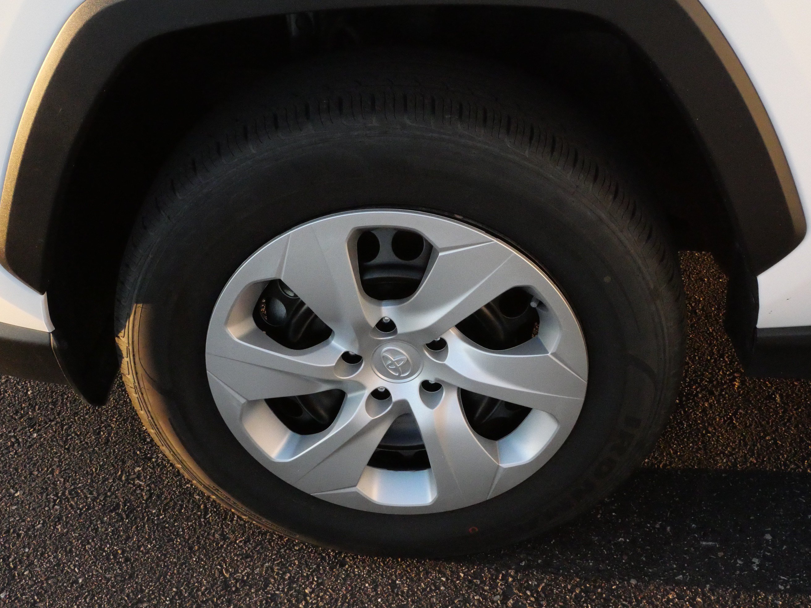 Certified 2025 Toyota RAV4 LE AWD/4WD image 15